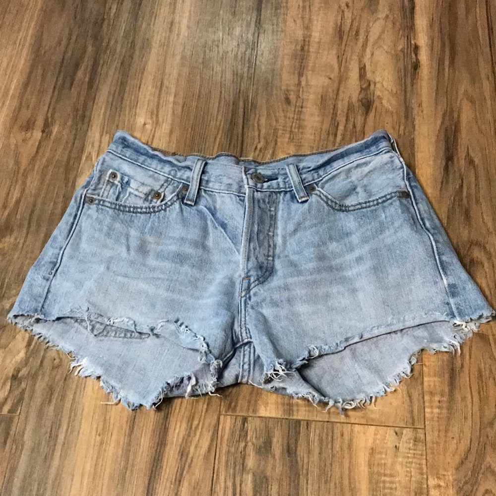 Levi’s high waisted light wash denim shorts